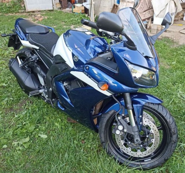 Продаю мотоцикл Yamaha FAZER FZR1000