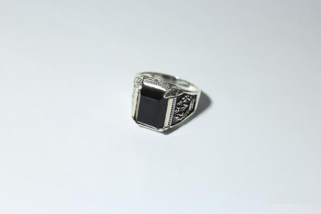 Серебряное кольцо перстень c черным камнем