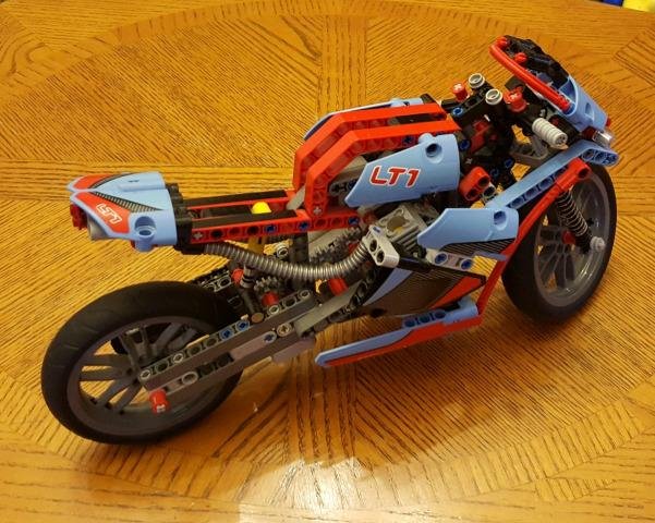 Lego Technics мотоцикл