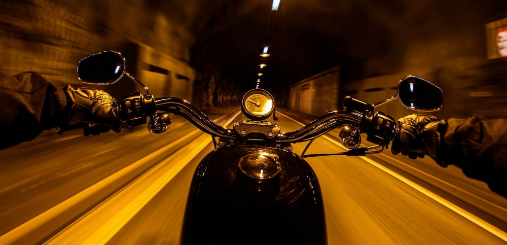 Путешествия на мотоцикле ночью: правила передвижения в темное время суток