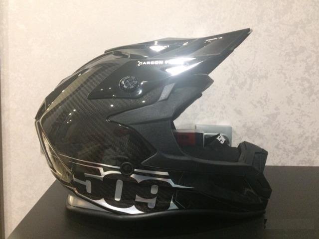 Продам новый шлем 509 Altitude Carbon Gloss black