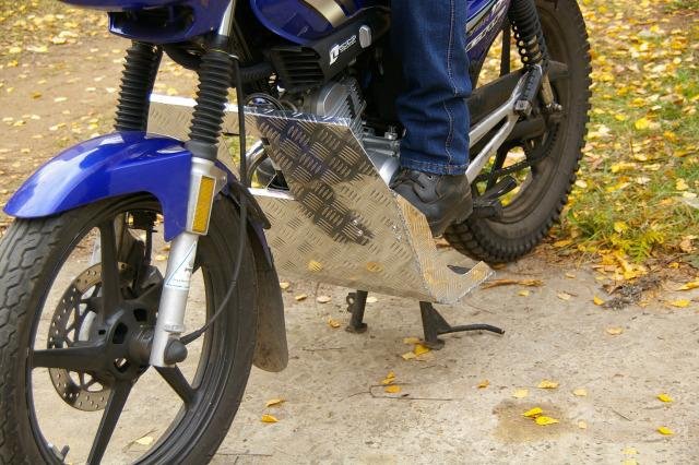 Защита ног и двигателя от грязи на Yamaha YBR 125
