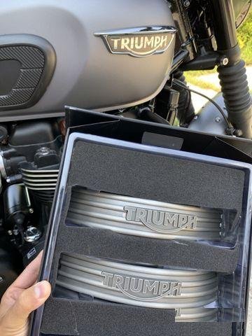 Накладки эмблемы Vintage на бензобак Triumph Bonne