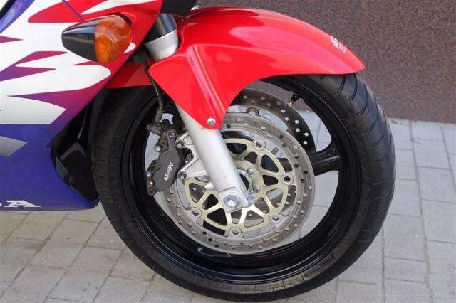 Honda cbr 600f4