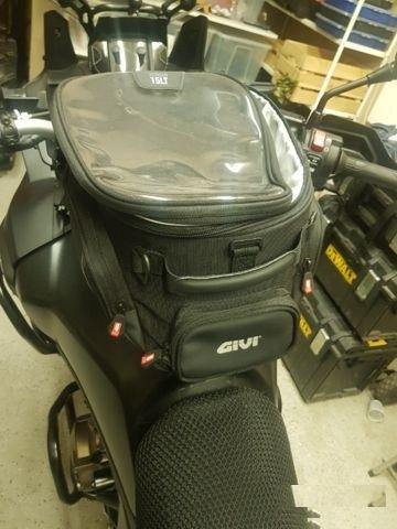 Сумка на бак givi xs 320 + крепление bf25