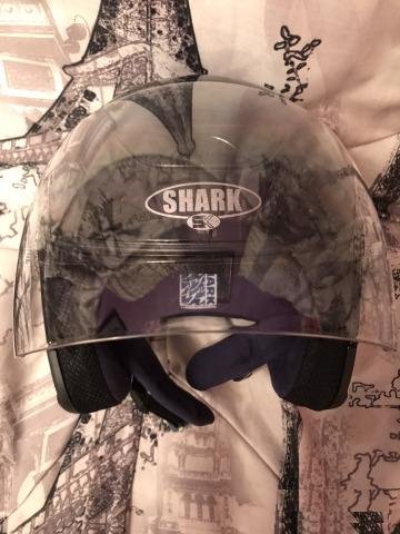 Продам мотоциклетно квадроциклетный шлем shark