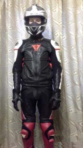 Продам раздельный мотокомбез Dainese