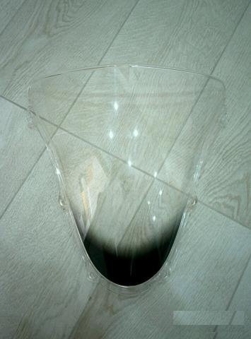 Ветровое стекло на suzuki
