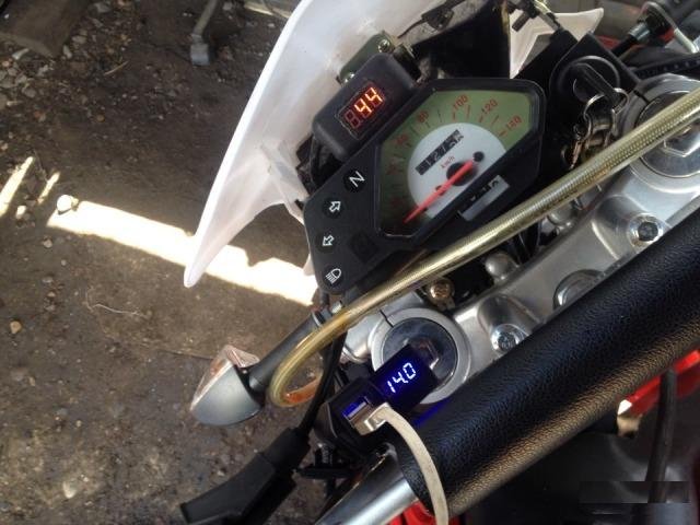 Мото зарядка юсб+индикатор для мотоцикла,скутера