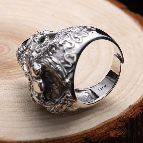 Рокерское серебряное кольцо с черепами