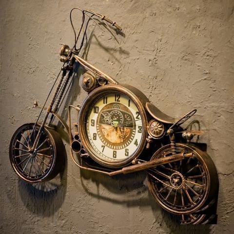 Настенные часы-мотоцикл в стиле лофт