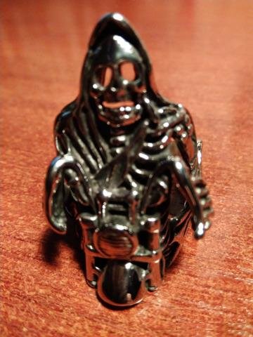 Кольцо мужское байкерское "Смерть в плаще на мото"