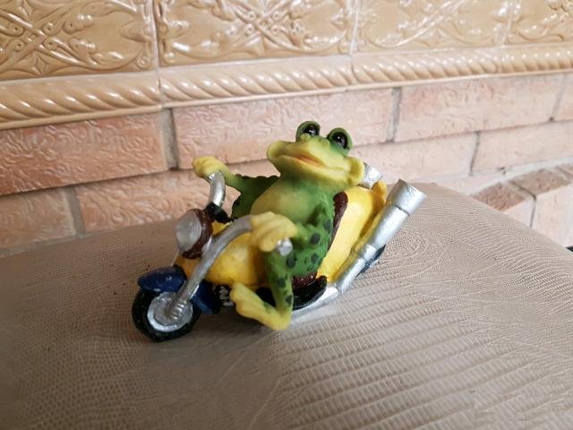Статуэтка Лягушка на мотоцикле