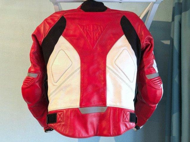 Кожаная куртка Dainese