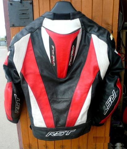 Кожаная мото куртка с спорт горбом RST Британия