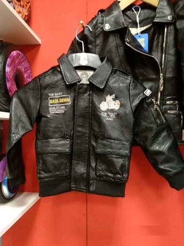 Куртка экокожа с нашивками байкерская для ребенка