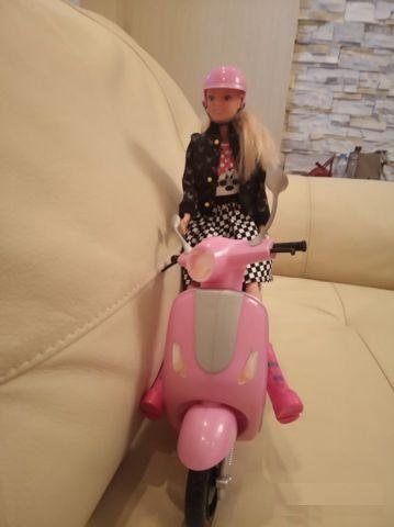 Кукла "Барби" на мотоцикле