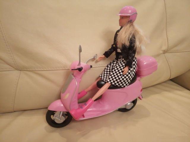 Кукла "Барби" на мотоцикле