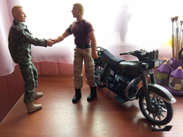 Набор солдатов с мотоциклом
