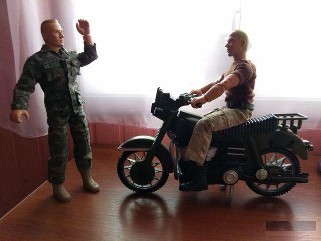 Набор солдатов с мотоциклом