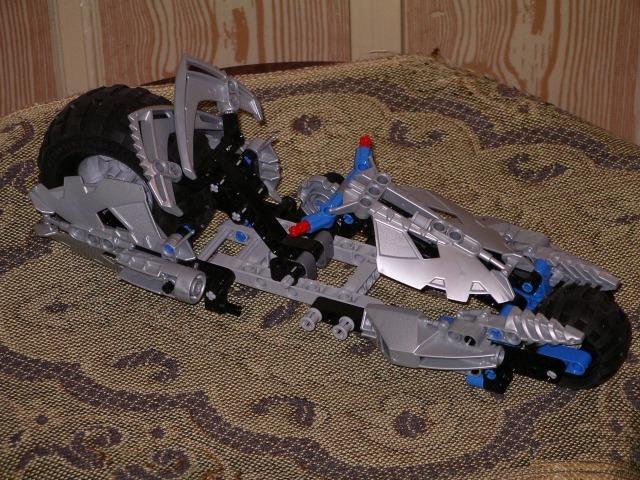 4 Бионикла и Бэтмен-мотоцикл.Игра Toys с колечками