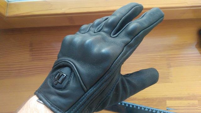 Абсолютно новые кожанные перчатки
