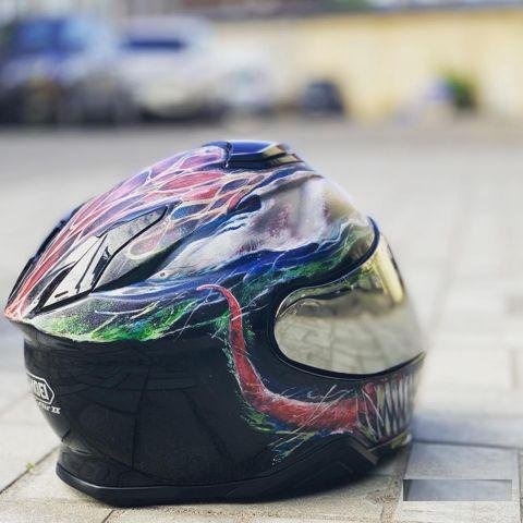 Шлем Shoei Gt-Air 2 аэрография Venom Marvel