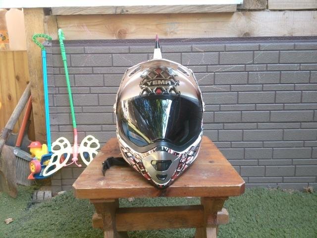 Шлем yema
